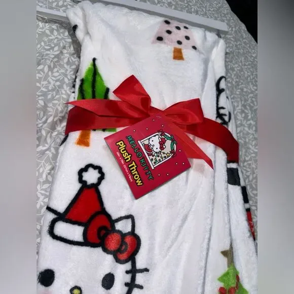 Hello Kitty Christmas blanket 50x70 in throw